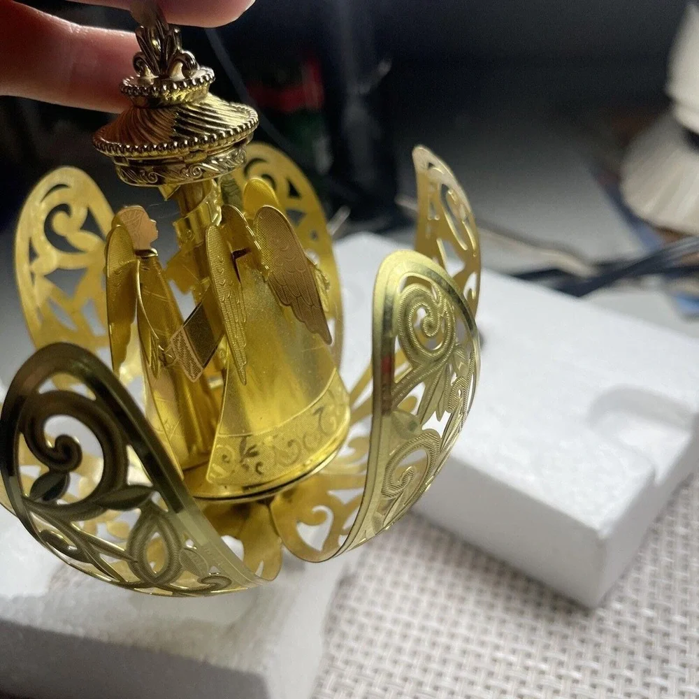 Hallmark damaged box